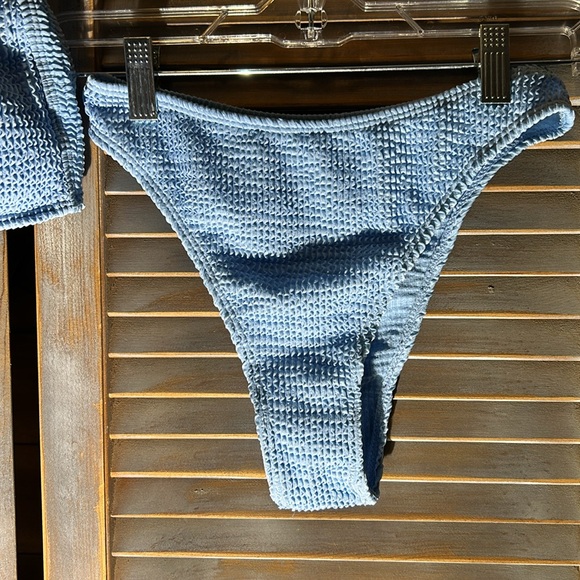 Bikini - Picture 4 of 5